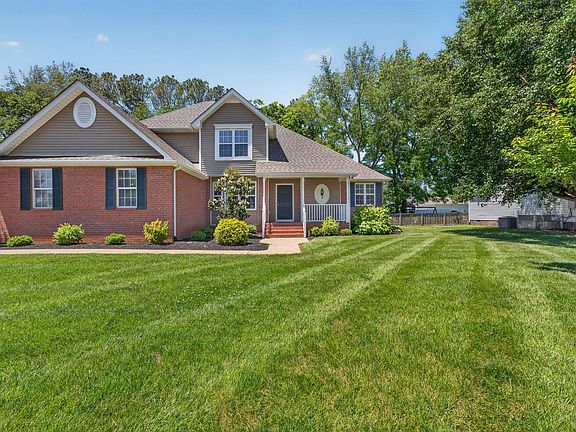 2nd image of 2903 Vinemont Dr
