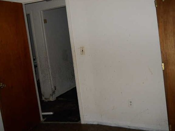 4th image of 14587 Westbrook St