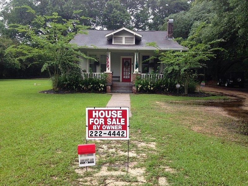 Little House with Big Curb Appeal
						:
						Charming exterior with luscious landscaping and spacious yard with a fenced area
