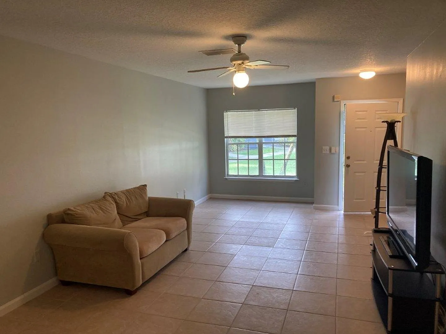 Beautiful 2BD / 2BA Condo Close to Universal! — Photo 3