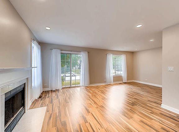 2nd image of 521 Lowell Dr