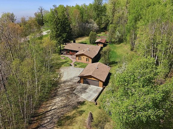 2nd image of 4502A Lakeshore Rd