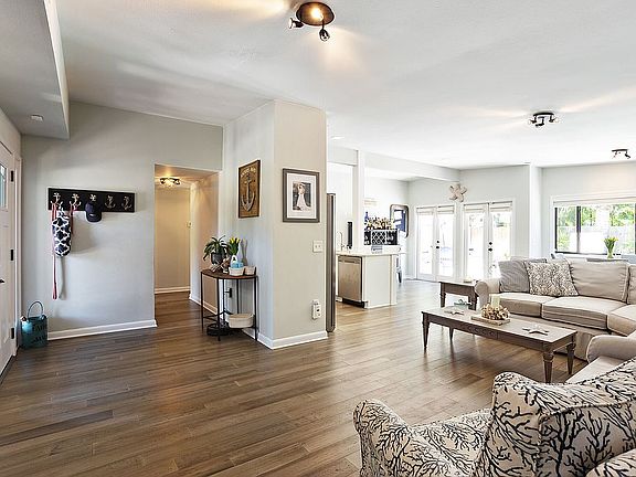 2nd image of 3903 W San Carlos St