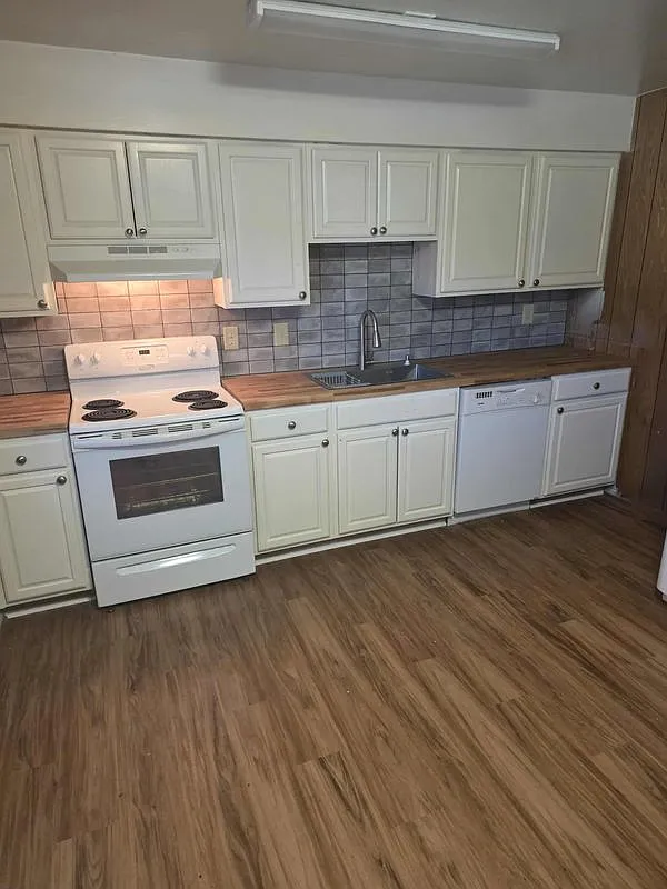 2 bed, 1.5 bath, 950 sqft, $1,395 — Photo 2