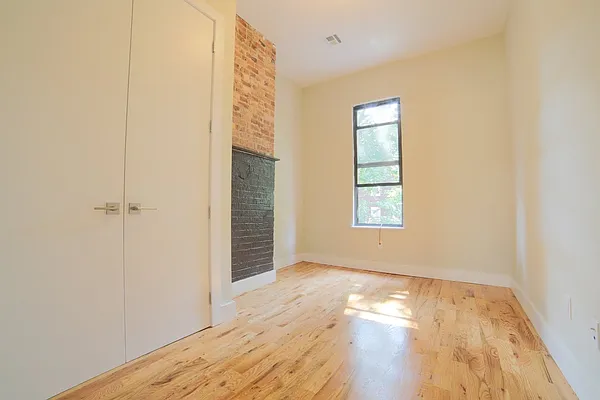 Rented by Evergreen Apartments BK | media 32