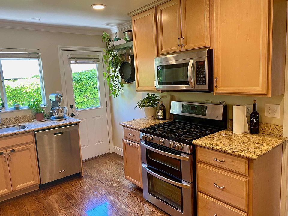1st image of 775 Roble Ave