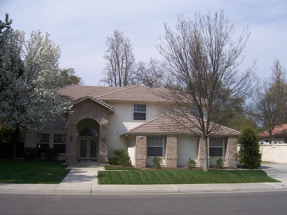 1st image of 2408 Oakes Ln