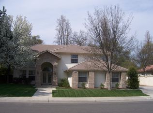 2408 Oakes Ln, Hanford, CA 93230