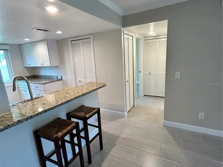 115 E Cypress Ct — Photo 5