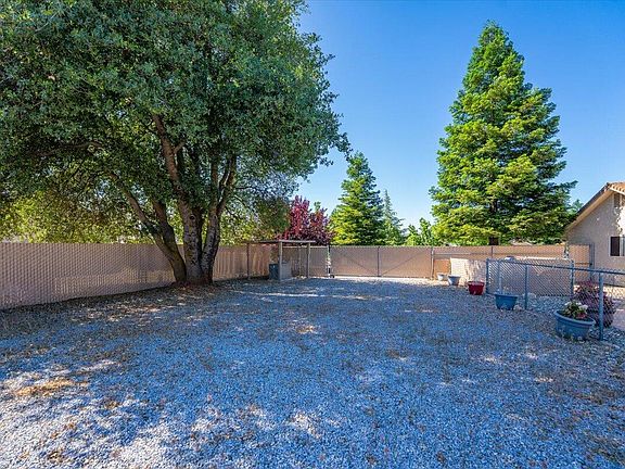 5th image of 17935 Arlington Ct