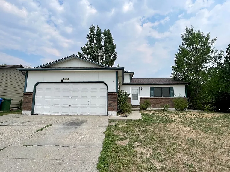 1907 Buena Vista Pl — Photo 1