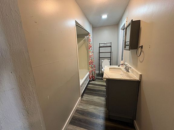 5th image of 545 N Broadway St