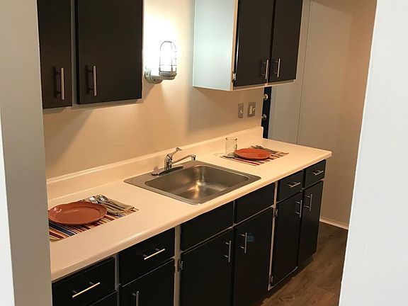 2nd image of 925 Laprairie St APT 214