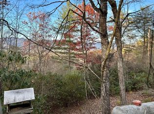 950 Lyle Downs Rd, Franklin, NC 28734