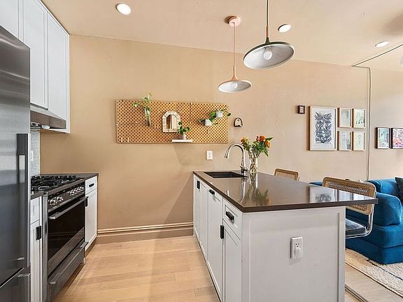 3rd image of 447 Decatur St #2B