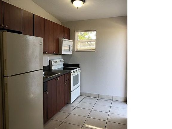5th image of 2556 NW 4th Ct
