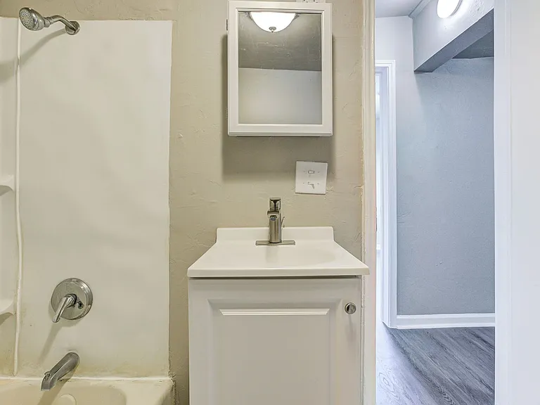 1919 NW 11th St #4D — Photo 8