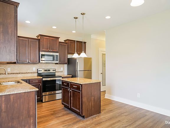 3rd image of 3210 Whispernut Ln
