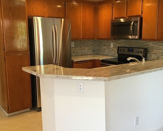 4th image of 4810 S La Brea Ave APT 104