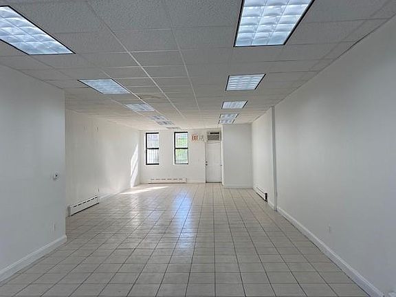 4th image of 1010 E 92nd St