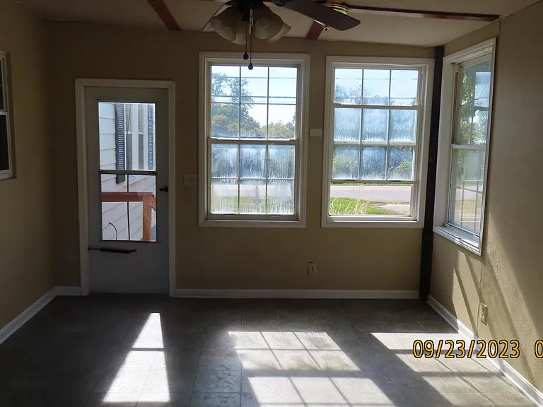 10501 Persimmon Grove Pike — Photo 11