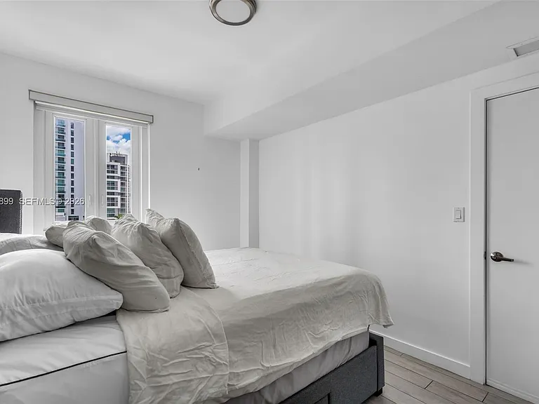 321 NE 26th St #709 — Photo 17