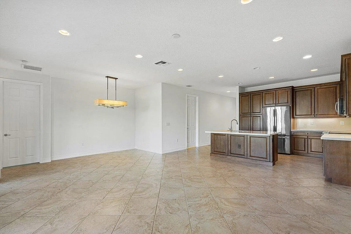 5 bed, 3.5 bath, 2584 sqft, $6,000 — Photo 4