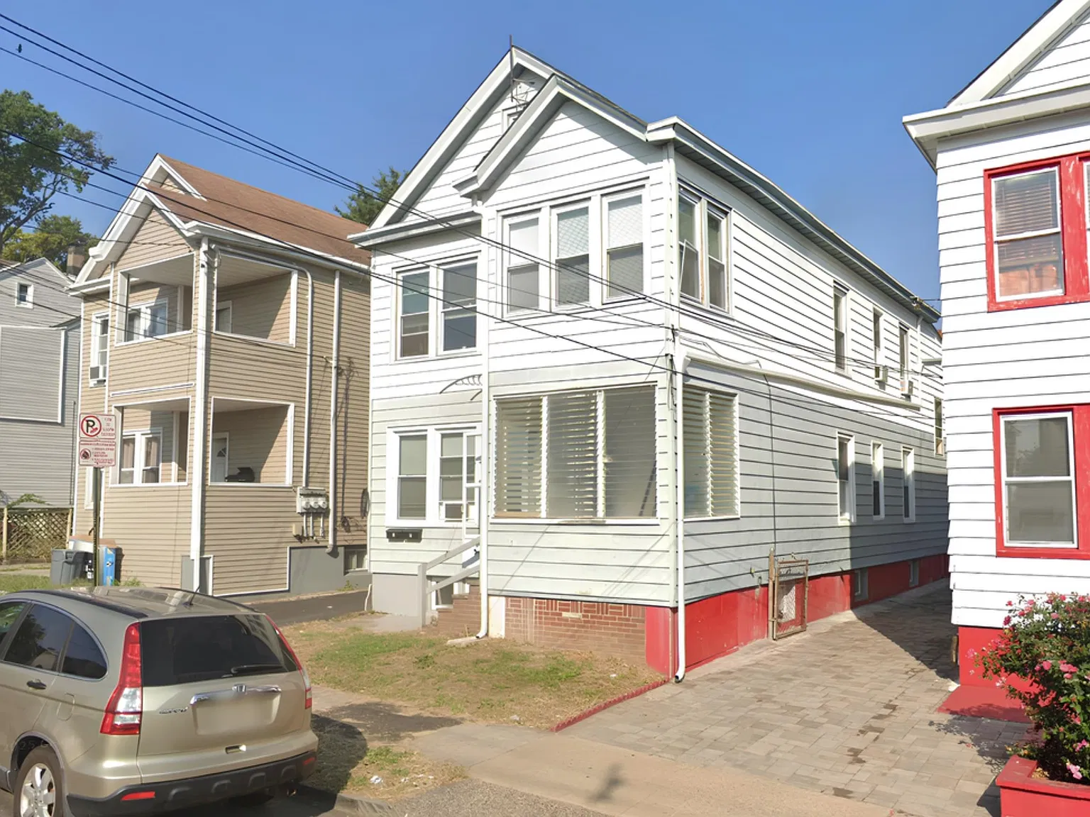 5 bed, 1.0 bath, 900 sqft, $2,800 — Photo 2