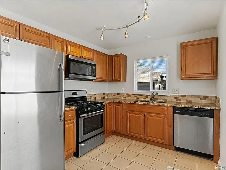 1390 Alton St — Photo 5