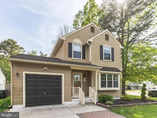 2 Hunter Ct, Atco, NJ 08004