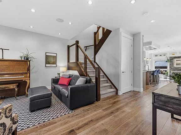 4th image of 1211 N 19th Ave NW