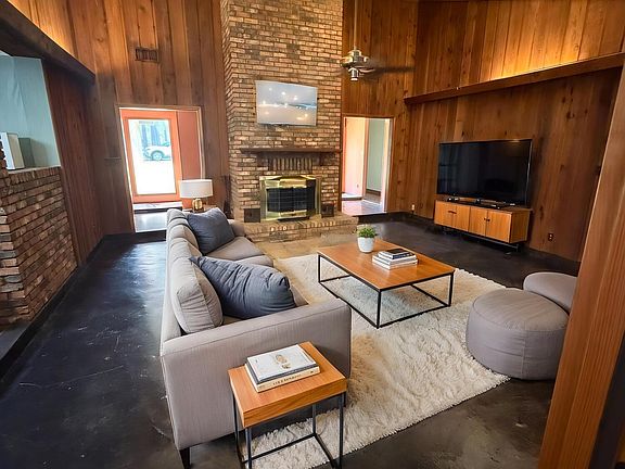 3rd image of 809 Loblolly Ln