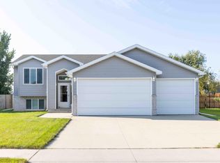 1813 43rd Ave S, Moorhead, MN 56560