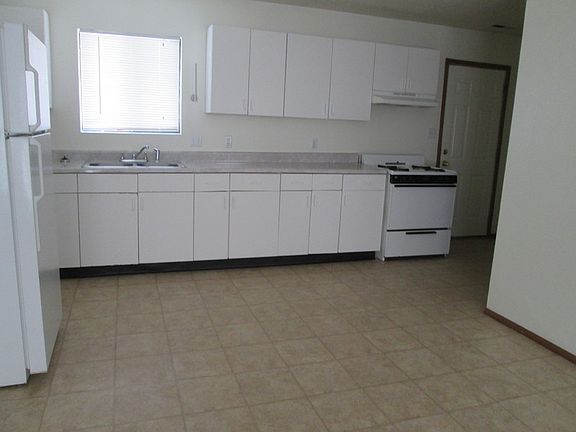 2nd image of 308 W Victoria Ave