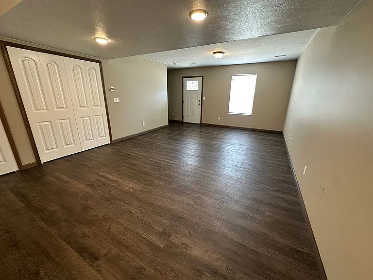 625 Simpson Avenue — Photo 5