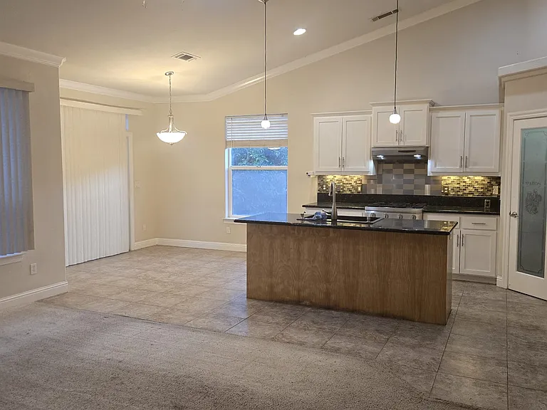 2845 Shasta St — Photo 4