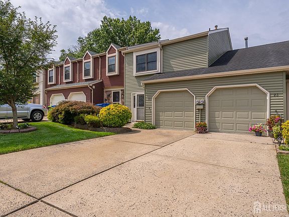 2nd image of 21 Knoll Ct