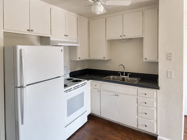 Vista Capri Apartments in Kearny Mesa — Photo 8
