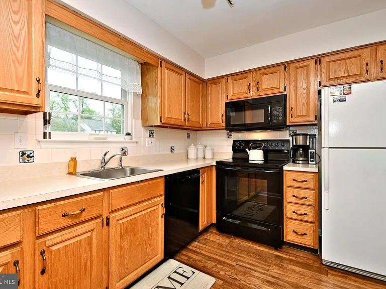 800 Beacon Ct — Photo 17