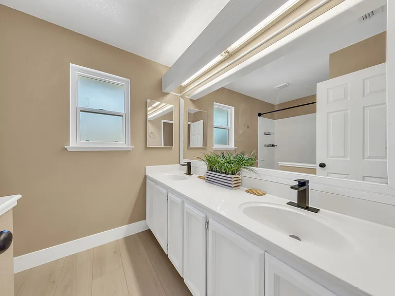 8024 Caymus Dr — Photo 24