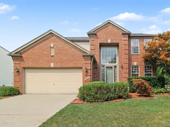 9889 High Meadow Dr, Ypsilanti, MI 48198