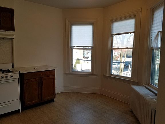 3rd image of 106 Caroline St APT 2