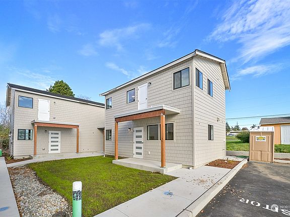 3rd image of 476 SE Barrington Dr #B