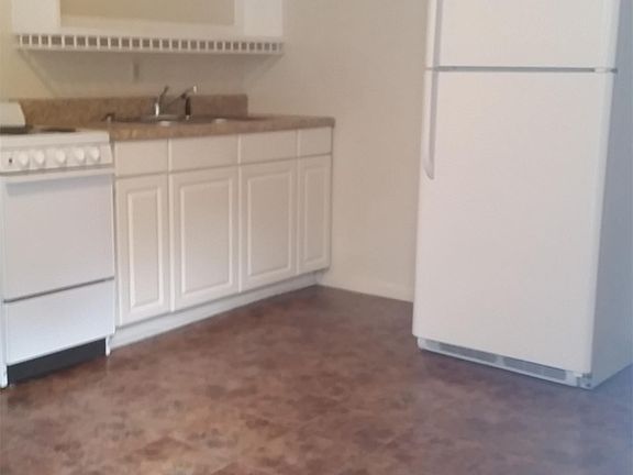 2nd image of 627 Longview St #4