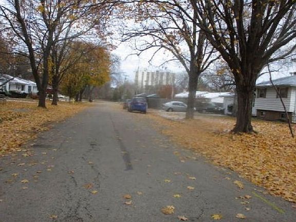 Exterior Neighborhood (street photo)