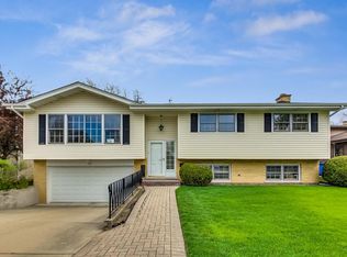 907 S Waverly Ave, Mount Prospect, IL