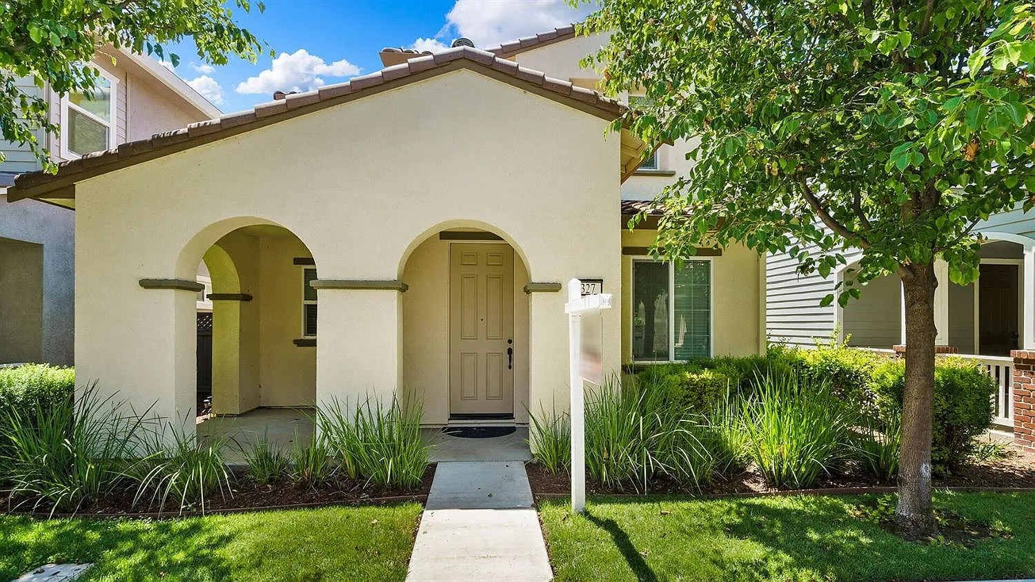 327 W Tuscan Ln photo 1