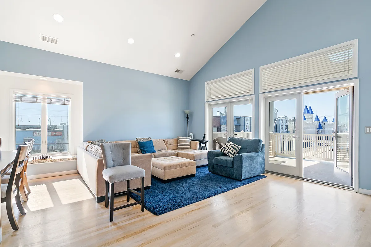 Building Photo - 18 Sheridan Ave #3