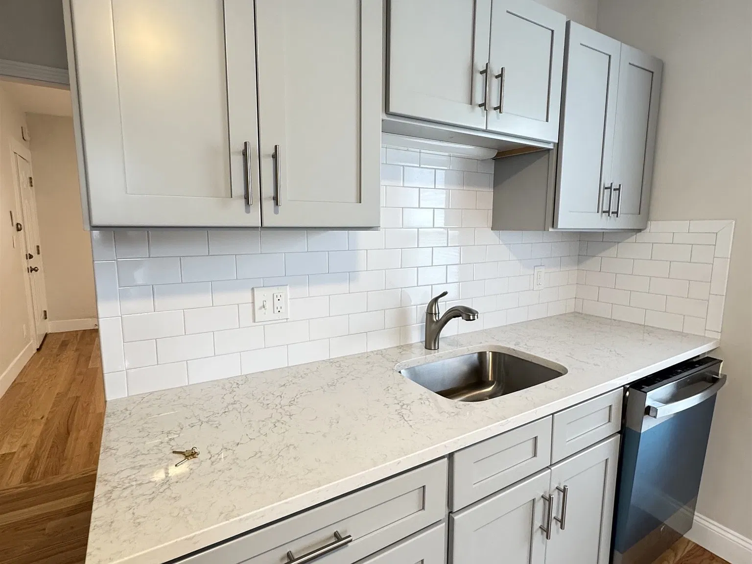 2 bed, 1200 sqft, $2,700 — Photo 3