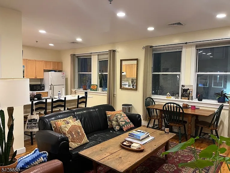 385 George St #2B — Photo 7